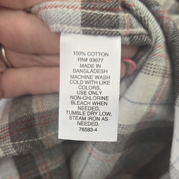 NWT Medium Men's Casual Classic Plaid Flannel Button-Down Shirt - Gray and White - Picture 4 of 5
